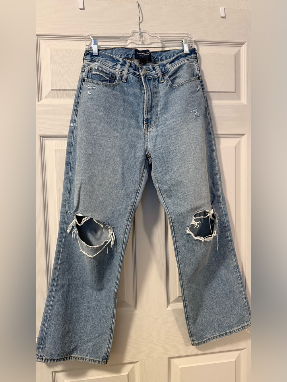 Abercrombie & Fitch Men’s Baggy Ripped Jeans